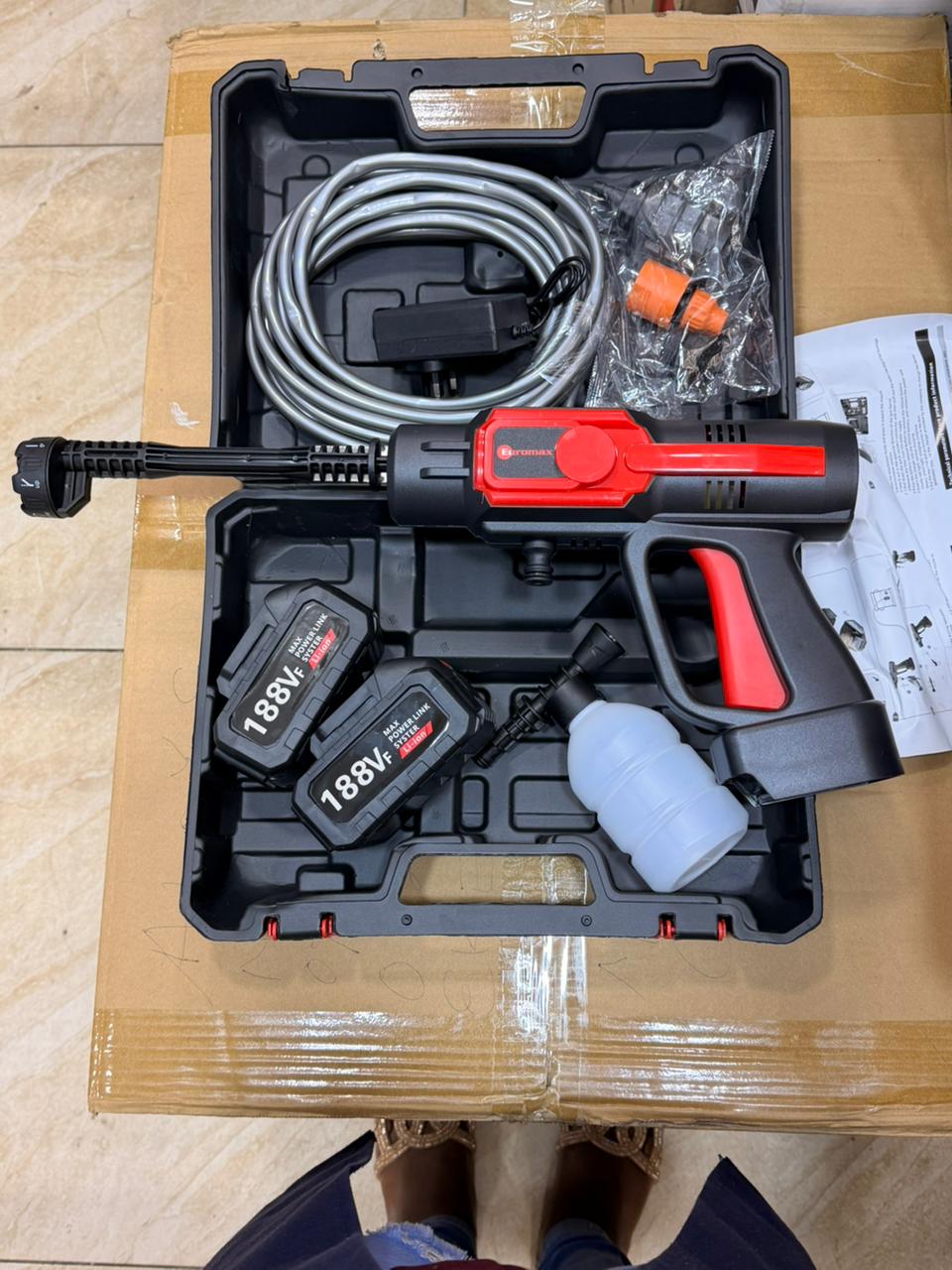 Euromax Brushless 188VF Wash Gun (Digital Display)
Get powerful, fast, and effortless cleaning with the Euromax Brushless 188VF Wash Gun — a high-performance cordless pressure washer designed for car