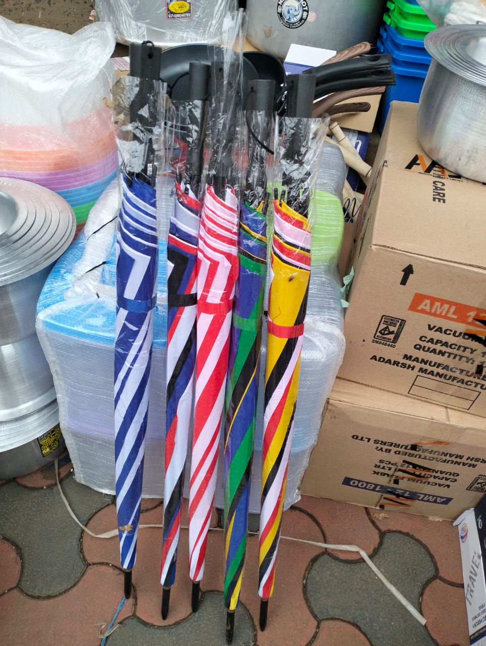 High Quality Wide Portable Family Umbrella Can Withstand strong Rains, strong winds Can Hold Upto 3 People