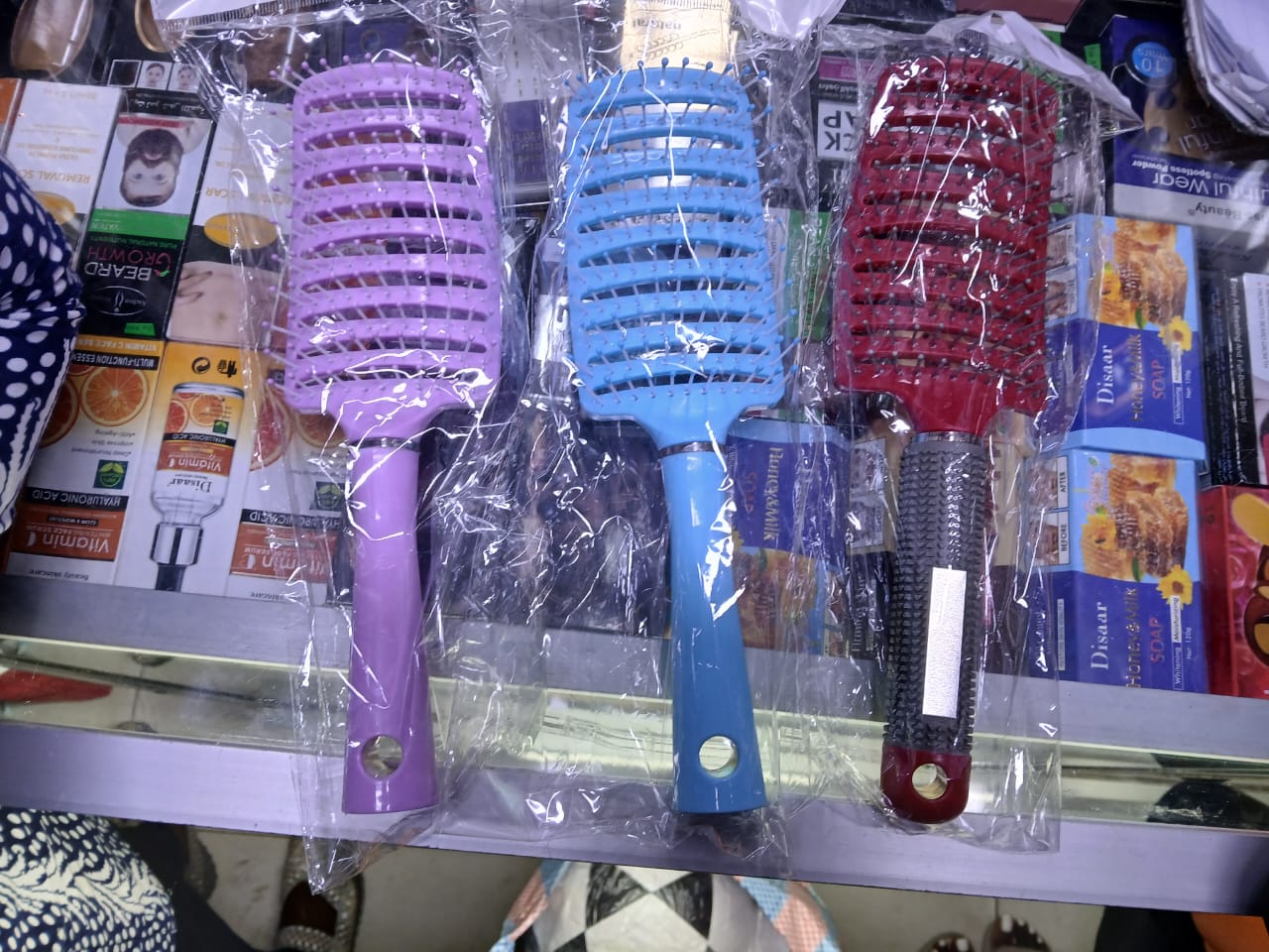 🤪♦️
"Tame your tresses in style – our wig comb glides through synthetic or natural hair, detangling gently without damage. Perfect for keeping your wig flawless all day!"