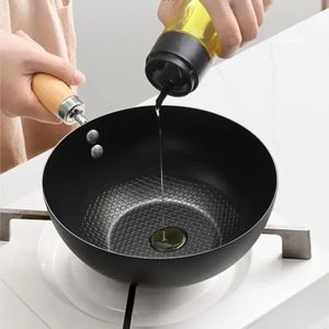 26cm Non stick Wok deep and stir frying pan.Suitable for a variety of cooking styles
Heavy Duty
Non Stick surface inside and outside
DURABLE, LIGHTWEIGHT & NO HOT SPOTS - Quarter-inch thick, 2500-ton