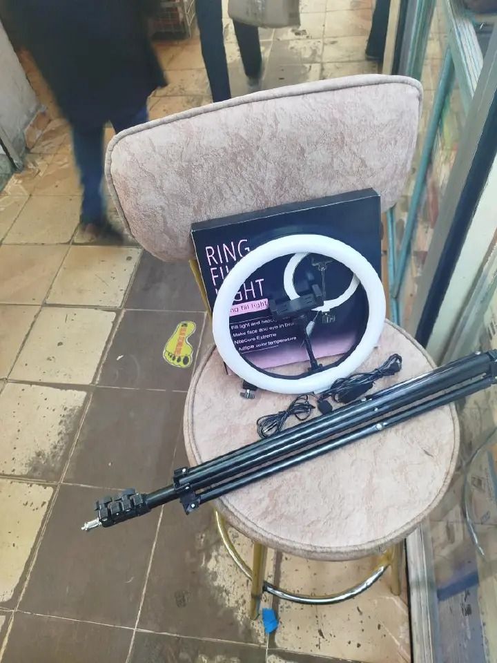 10-inch Ring Light with 2.1M Adjustable Tripod Stand and Lavalier Microphone for Professional Photography and Video Recording, Ideal for Vloggers, Streamers, Makeup Artists, and Content Creators