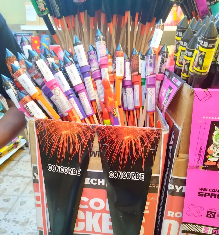 CONCORDE ROCKET FIREWORKS NP404 - PER PIECE