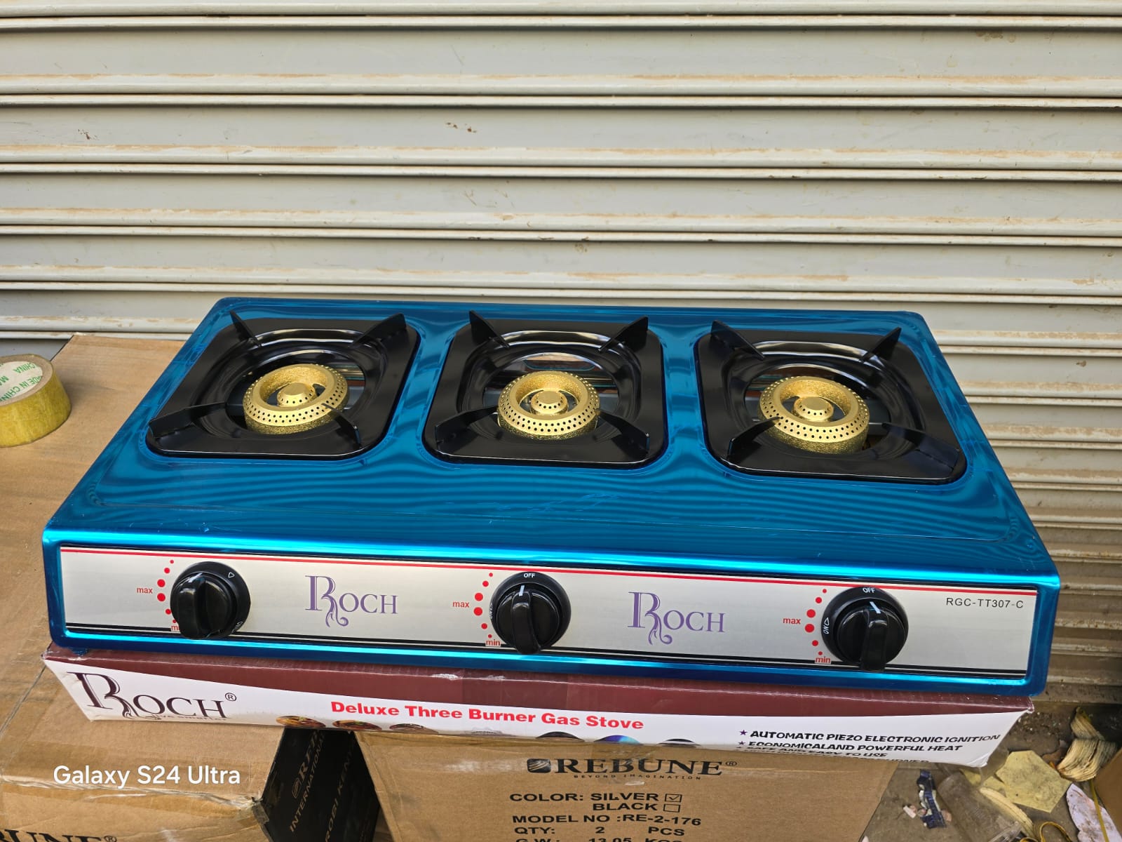 🍳 ROCH 3-Burner Gas Stove – Cook More, Save Time!  🍠😎Roch 3 burner stainless cooker-table top cooker.✅ Sturdy & Durable – Built for daily use  
✅ Automatic Piezo Ignition – No lighter or match need