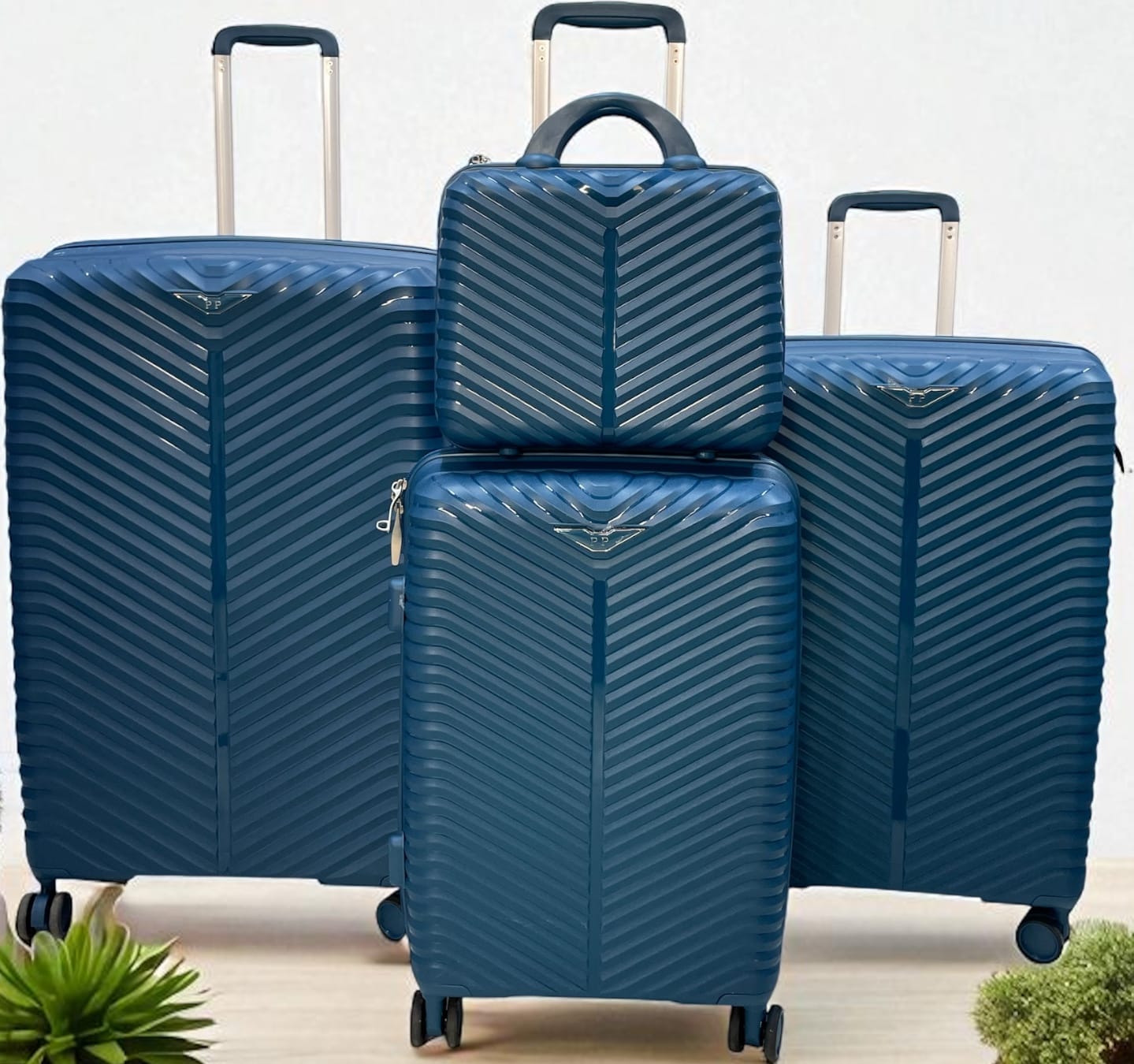 🦋CLASSY TRAVELLING🤑Fashion 4 IN 1 UNBREAKBLE LAXURIOUS RUBBER SUITCASE BRIEFCASE TRAVEL BAG🎊Made of high-quality materials 
Sleek and stylish design
4-in-1 design 
Hard outer shell for protection F
