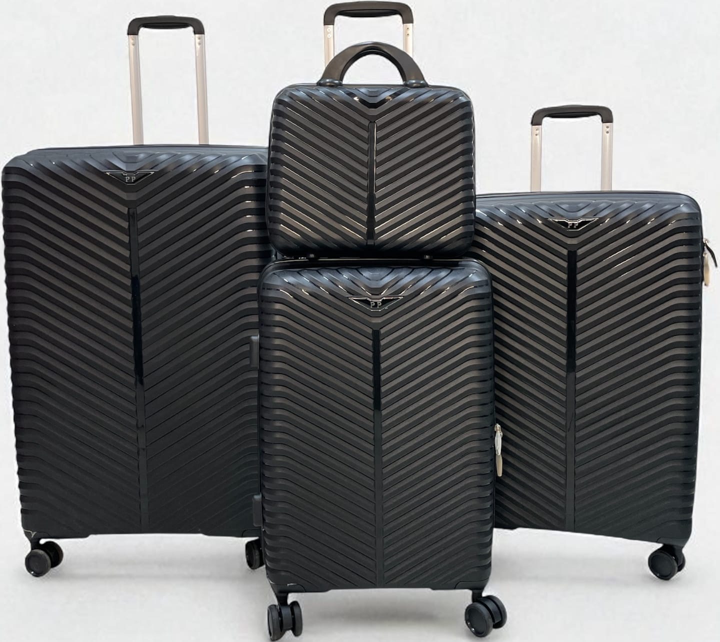 🦋PRICE DROPPED🤑Fashion 4 IN 1 UNBREAKBLE LAXURIOUS RUBBER SUITCASE BRIEFCASE TRAVEL BAG🎊Made of high-quality materials 
Sleek and stylish design
4-in-1 design 
Hard outer shell for protection FROM