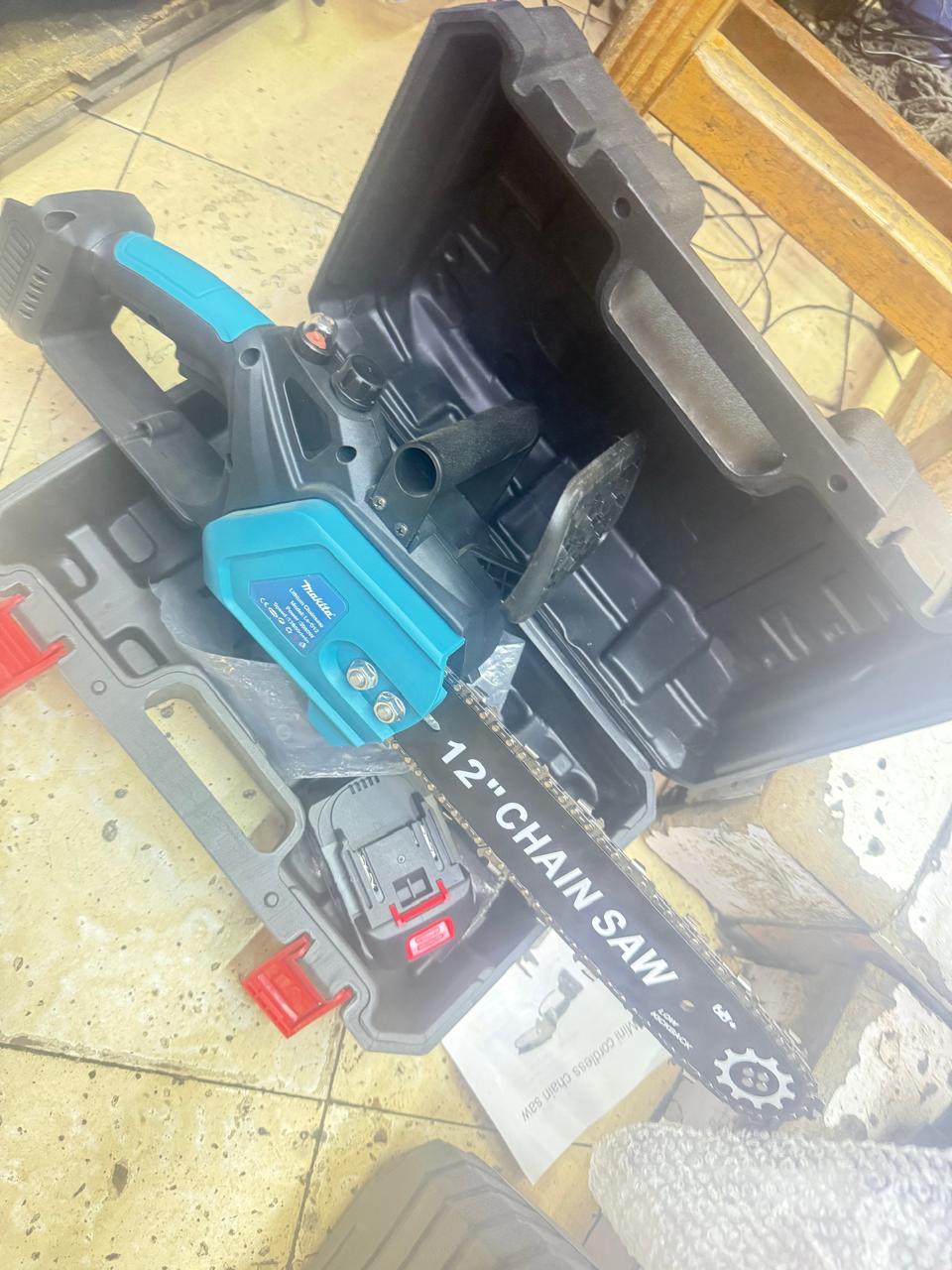 READLY AVAILLABLE 🎇Makita Accessories 12 Inch Best Powerful Electric CORDLESS CHAINSAW With 2 Batteries🎇Perfect choice for
outdoor trimming and wood cutting, including trees, woodlands, farms,
garde