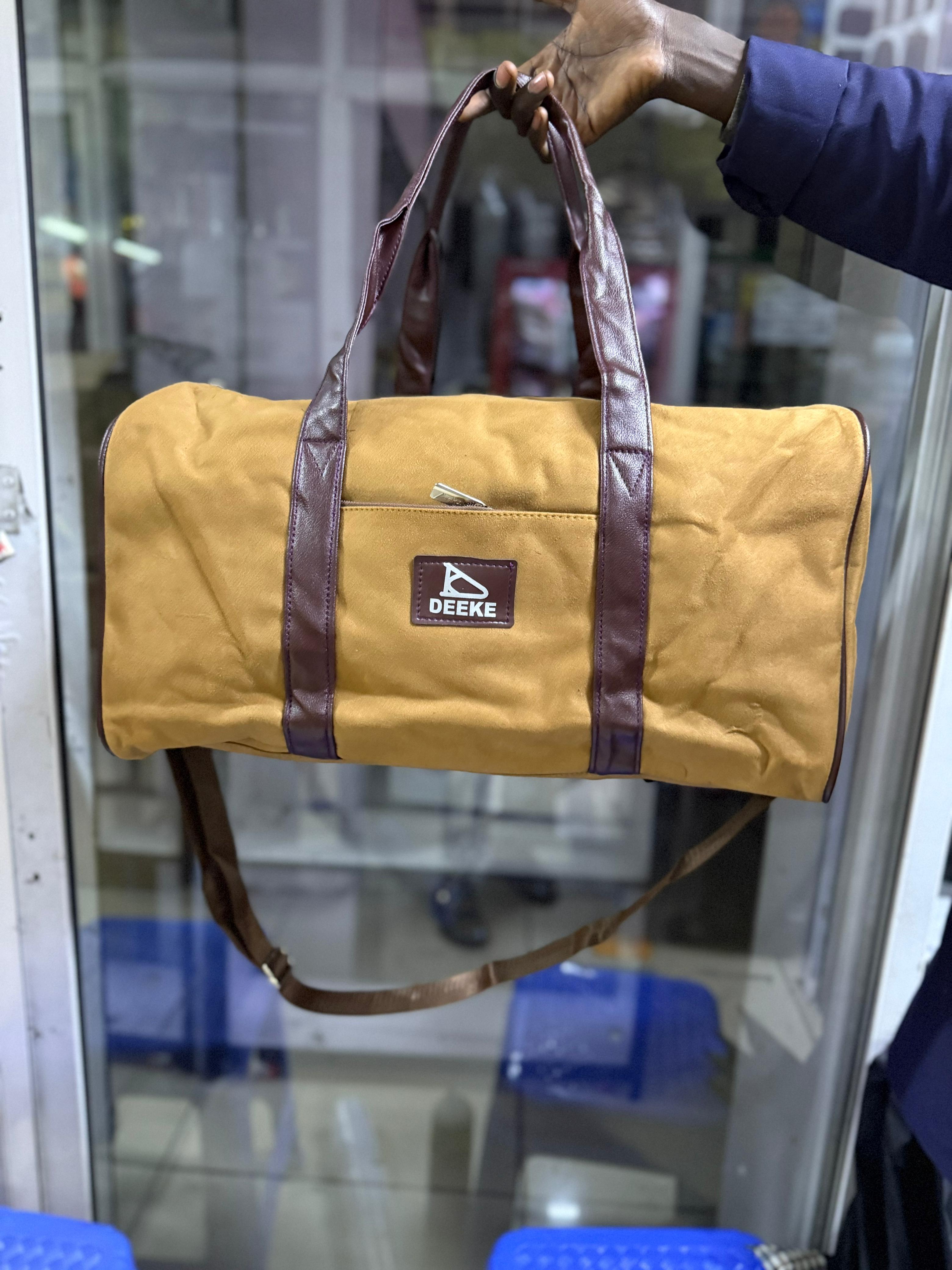 Trendy DEEKE Travel Duffel Bag ✨
	•	Material: Durable canvas with faux leather straps
	•	Size: Medium (Approx. 45cm x 25cm x 25cm)
	•	Perfect for: Travel, gym, or weekend getaways