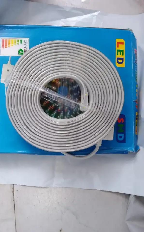 😇🥳ELEVATE YOUR HOME DECOR 👌8M SNAKE LED LIGHTBright colours: red, green, blue, white, cyan, orange, pink/ purple.

Constant single colour mode

Flash and fade multi-colour modes.

Adhesive back to