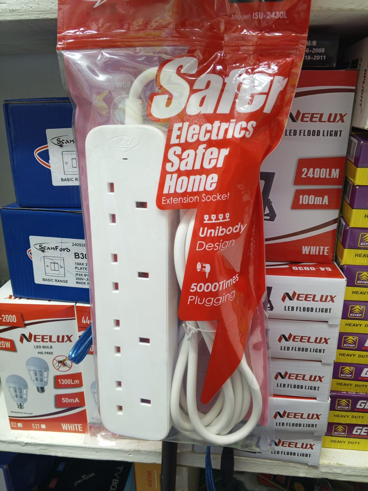 Itel 4-way extension socket, model ISU-2430L, in white. 
Features a unibody design and safety shuttered sockets.
Rated for 250V and 10A.
The cable is 3 meters long.
Designed to withstand 50