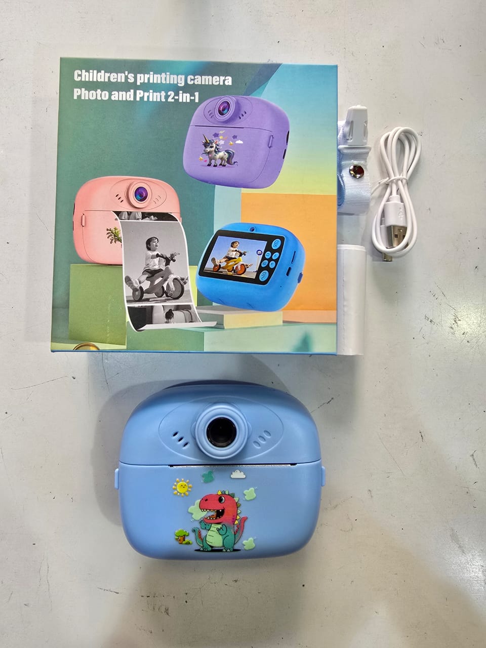 children's instant printing camera, a "Photo and Print 2-in-1" device designed for young photographers. 
Instant Printing: This camera uses ink-free thermal printing technology to produce black-and-wh