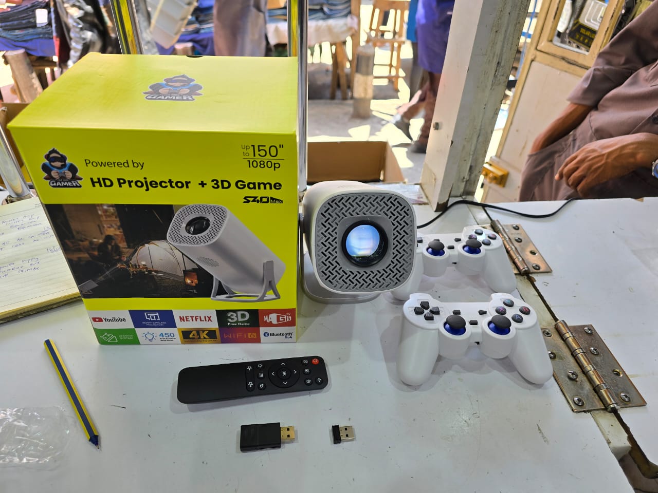S40 Max portable smart Android projector. 
It supports projection up to 150" at 1080p HD resolution and 4K decoding. 
Brightness is rated at 450 ANSI lumens. 
It operates on an Android system with pre