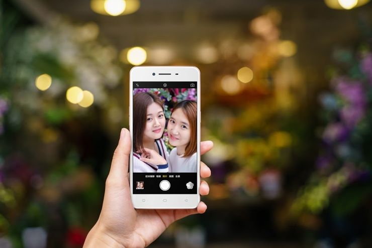REFURBISHED OPPO A37 2GB RAM 16GB ROM DISPLAY 5.0 INCHES NON DETACHABLE BATTERY REAR CAMERA  8.0 MP WITH  WARRANTY