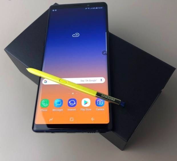 REFURBISHED  CLEAN 99% SAMSUNG NOTE 9 256GB ROM 6GB RAM  DISPLAY 6.4 INCHES REAR CAMERA 12MP FRONT CAMERA 8MP BATTERY CAPACITY 4000 Mah ANDROID 10 BLACK