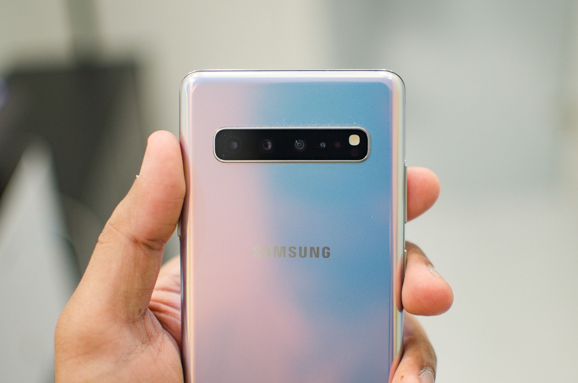 REFURBISHED SAMSUNG S10 5G 256GB ROM 8GB RAM GOLD DISPLAY 6.7 INCHES REAR CAMERA 12MP + 12MP + 16MP + 0.038MP ANDROID 12