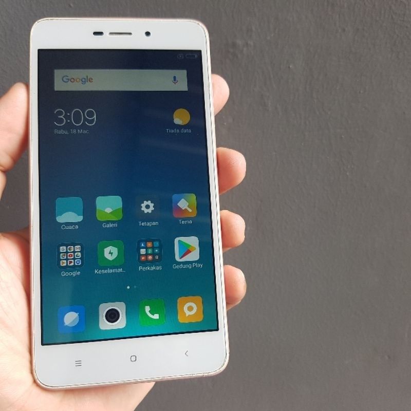 REFURBISHED XIAOMI REDMI 4A 16GB 2GB RAM GOLD DISPLAY 5.0 INCHES BACK CAMERA 13.0 MP DUAL SIM ANDROID 8