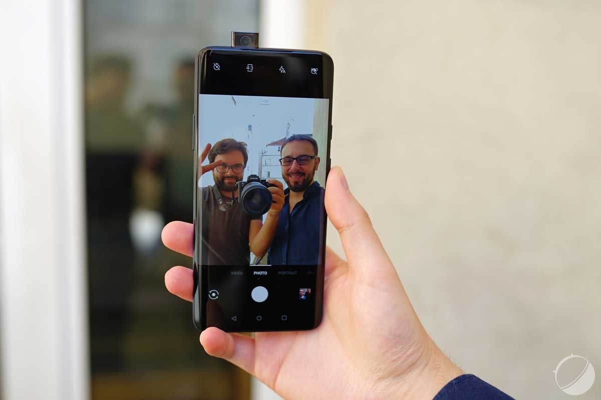 REFURBISHED CLEAN 99% ONEPLUS 7 PRO  256GB ROM 8GB RAM CURVED  DISPLAY 6.67 INCHES REAR CAMERA 48MP + 8MP + 16MP FRONT CAMERA 16MP