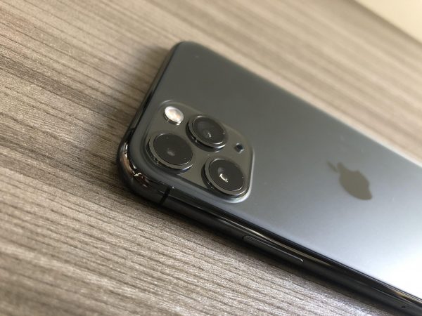 REFURBISHED  99% CLEAN IPHONE 11 PRO 256GB ROM DIPLAY 5.8 INCHES  REAR CAMERA 12MP + 12MP + 12MP FRONT CAMERA 12MP IOSS 26.3