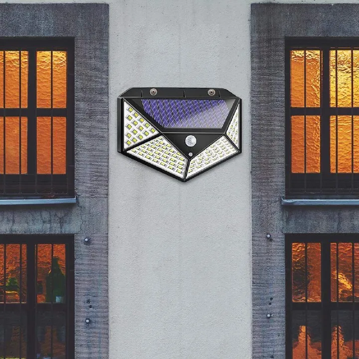4 Sided Solar Powered Outdoor Light