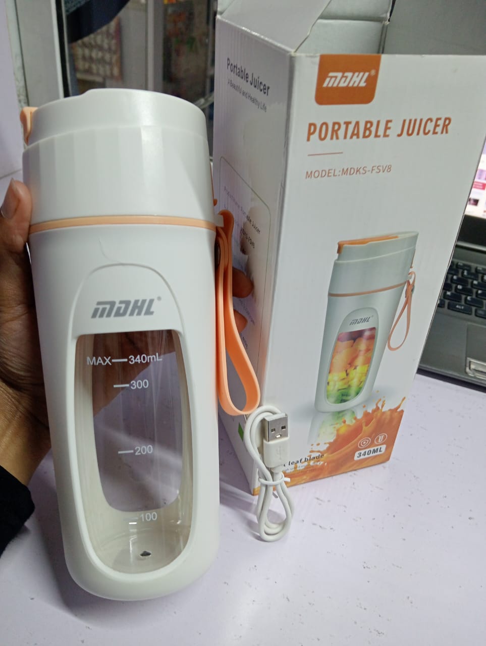 Portable Blender, Personal Mini Smoothie Blender, Juicer Blenders for Kitchen with USB Rechargeable and 8 Strong Cutting Power Blades, Cordless 340ml Individual Blender for Gym, Office, Home, Travel