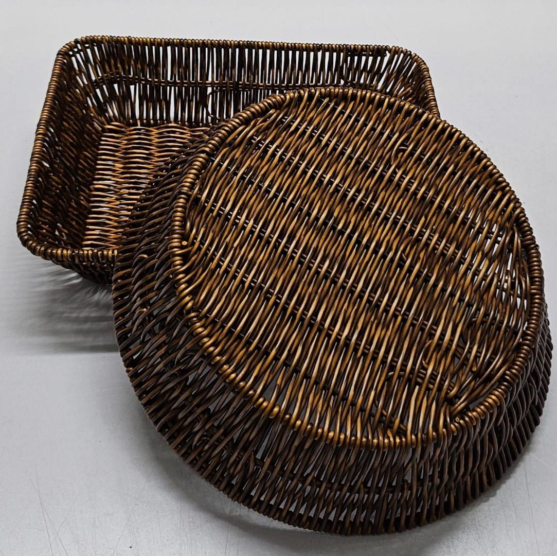 Multi-purpose waterproof Reed woven baskets 
*Ideal for fruits, leaving room,washroom,office etc..Size ; round 28cm diameter*