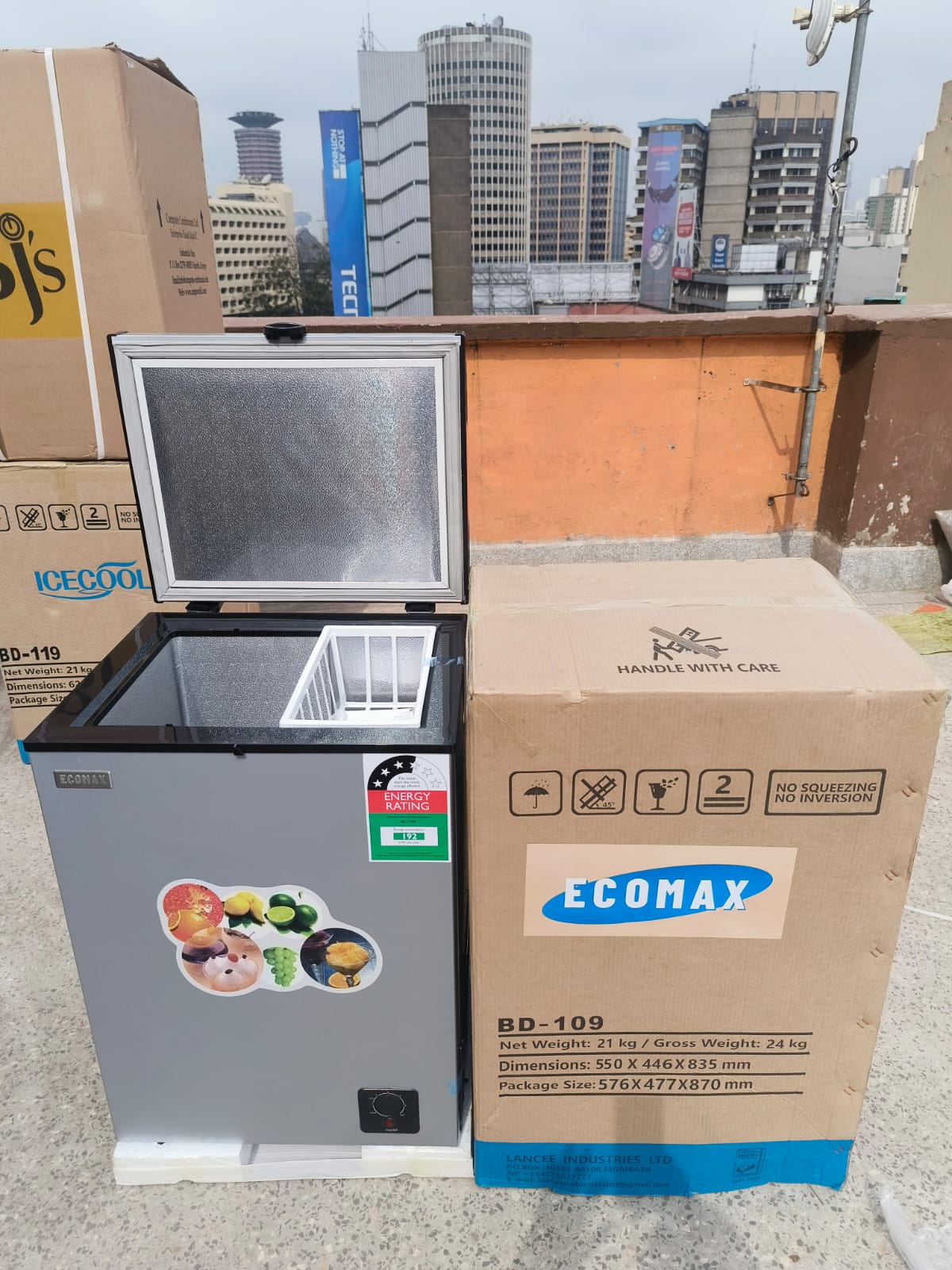 🌟🌟 QUALITY YOU CAN TRUST 💫💫Ecomax 109 litres chest freezer. operates with low energy consumption and low noise levels, making it an ideal addition to any home.