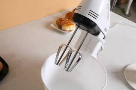 NEW YEAR NEW OFFERS 
'BOMA '
RANGE OF APPLIANCES 
HAND BEATER / MIXER 
WITH STAND & PLASTIC BOWL
BM 133TB  ( 260 Watts)