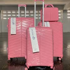 4 in 1 size 4 rubber suitcase. Comes with a set 360-degree wheels for convenient movement.