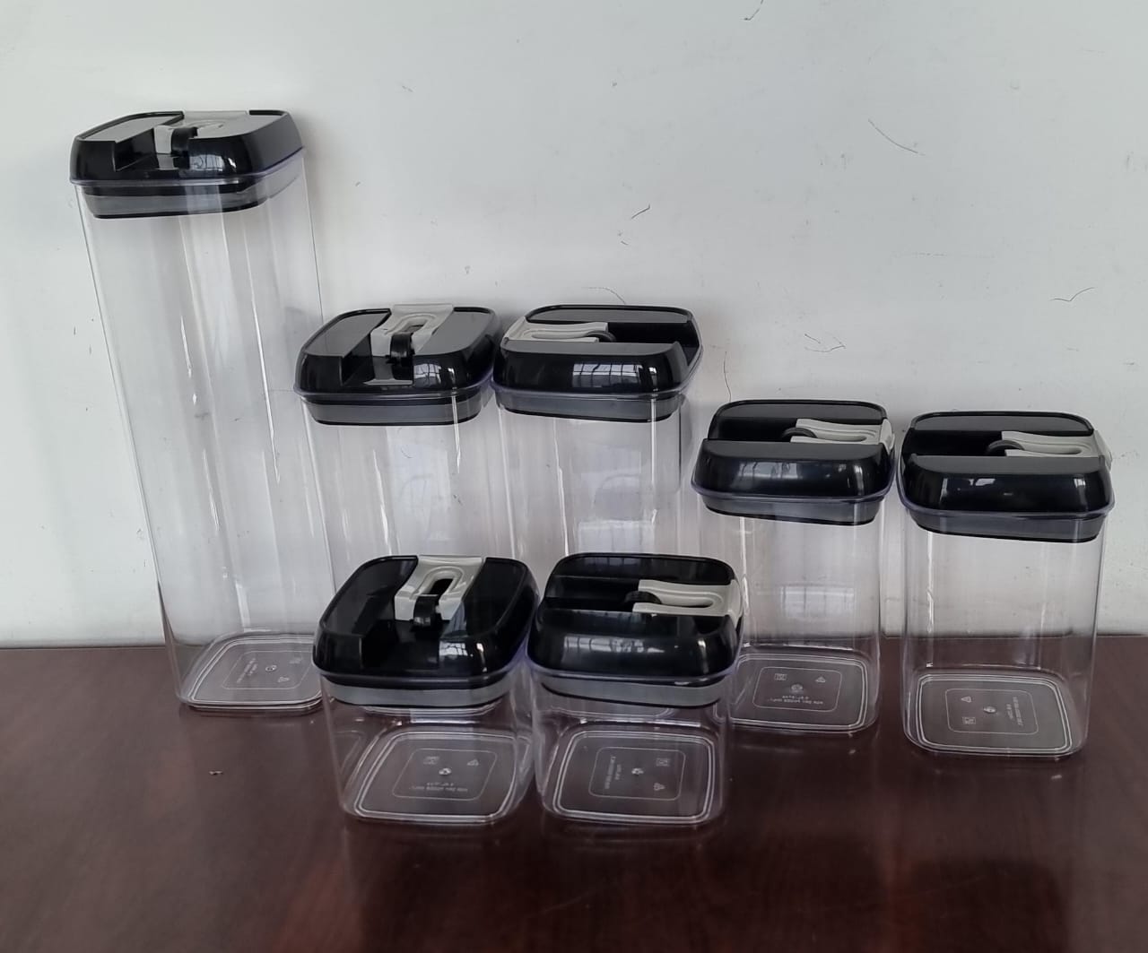 New arrival💌
Acrylic 7pc food storage container set now available
Size:1.9L×1 _ 1.2Lx2 _ 0.8Lx2 _ 0.5Lx2 
Usage: Dry Food, Grain Cereal, Spaghetti, Nuts, Beans, Rice, Snacks, Pasta Storage