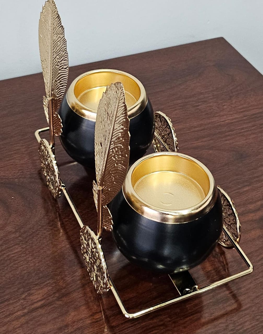 🌹🌺2in1 ceramic candle holder in gold leaf stand now available in black or white