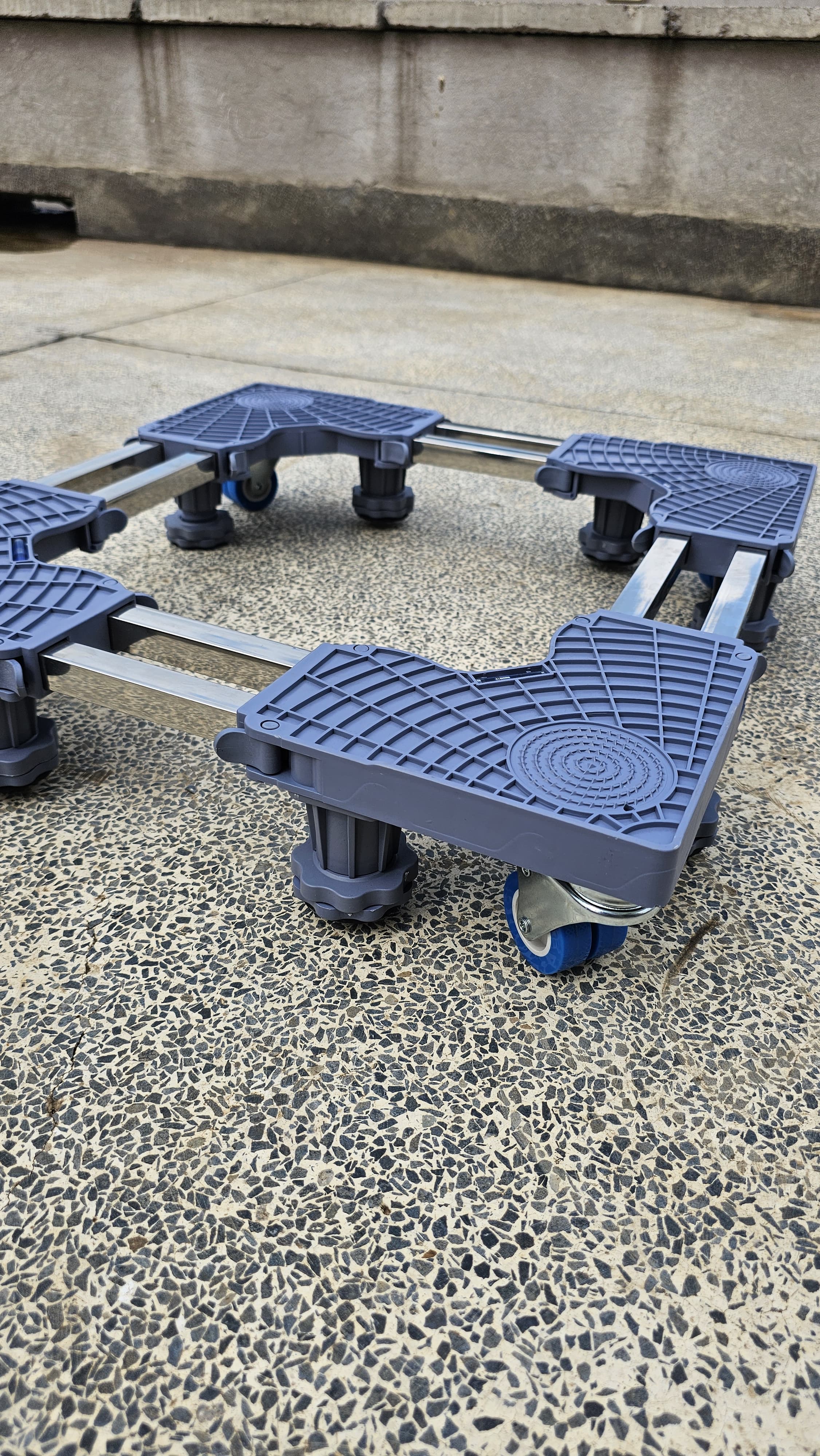 double joints HEAVY DUTY WASHING MACHINE/FRIDGE/COOKER STAND
Features:
▪ Twin wheels
▪ 8 support stands
▪ 4 sets of double rods
 Made of sturdy material 
Raises the washing machine off the floor