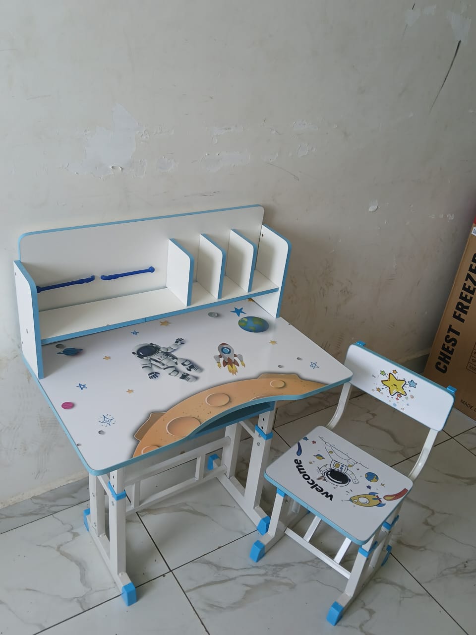 kids study table  Adjustable height
Perfect for Kids in pre-school
Good abrasive resistance
Height adjustable 
Comes with a chair
