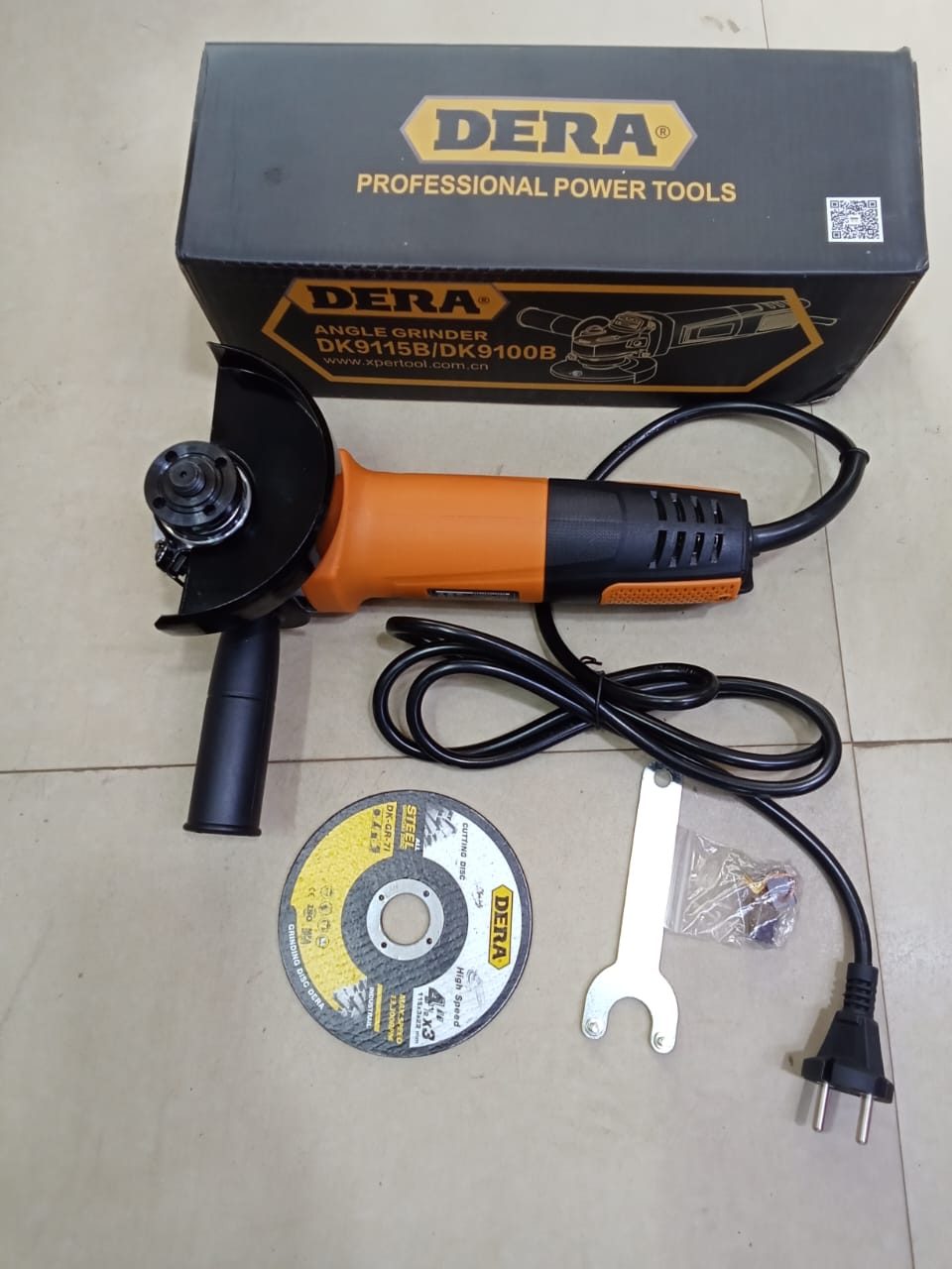 Dera 4.5 inch Heavy duty Electric Angle Grinder Power Tools with a Grinding and Cutting disc for cutting, grinding, sharpening, and polishing metal, steel, stone, and wood.