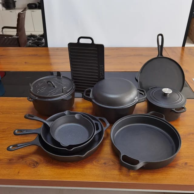 Preseasoned cast-iron set
□Can cook,bake and serve
□Heavy,high quality and durable
□Contains:
**3 casseroles with lids
**3 Skillets-6,8 and 10inch
**flat pan 30cm
**1 grill griddle pan(40*21*1.5cm)