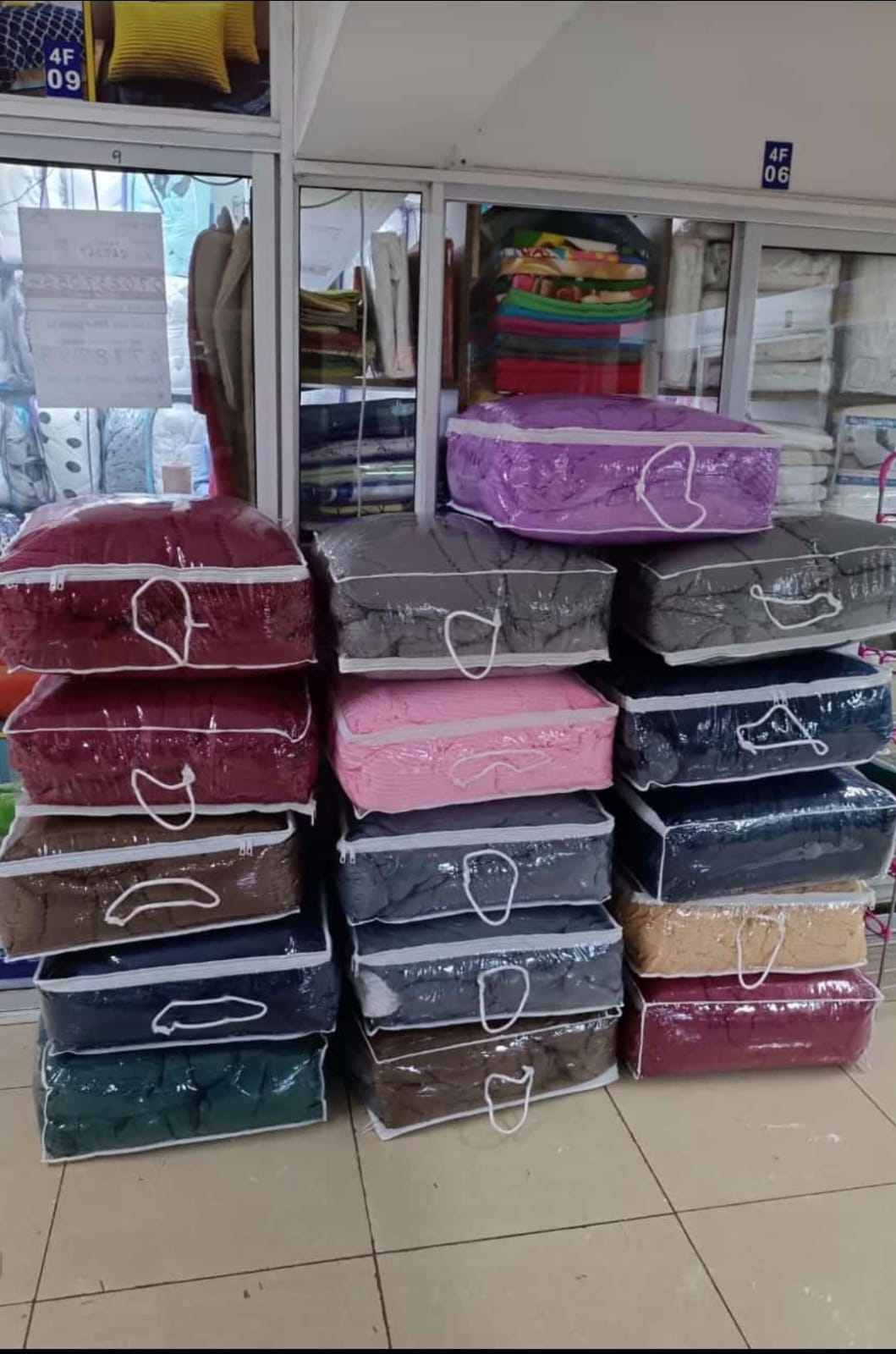 High quality warm Velvet  Duvets  Size: 6*6/6*7
🪄Duvet with 1pc fleece bedsheet and 2pillowcases

 〰Can fit 4*6,5*6,6*6