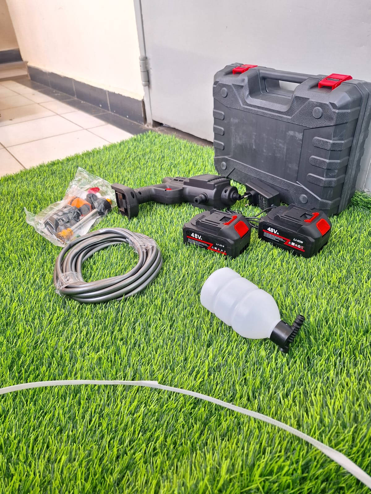 2 battery high voltage pressure gun Cordless design, lightweight and portable, convenient to use Multifunction, garden watering, agricultural irrigating, car washing, household cleaning