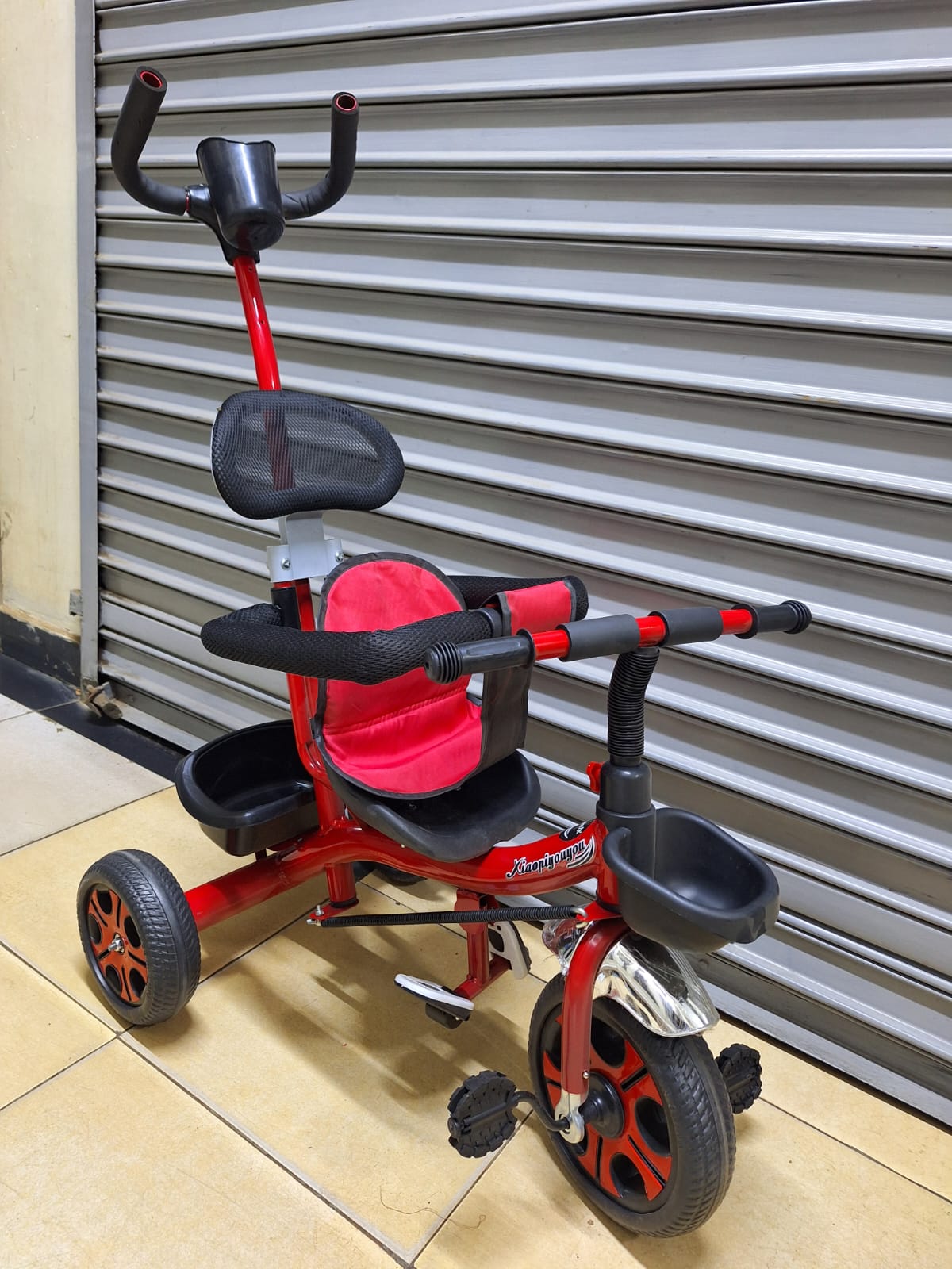 Offers!!!!!!! Quality kids tricycle play bikes with push handle ( 1 to 4yrs)
Antiskid pedal, make kids riding safer