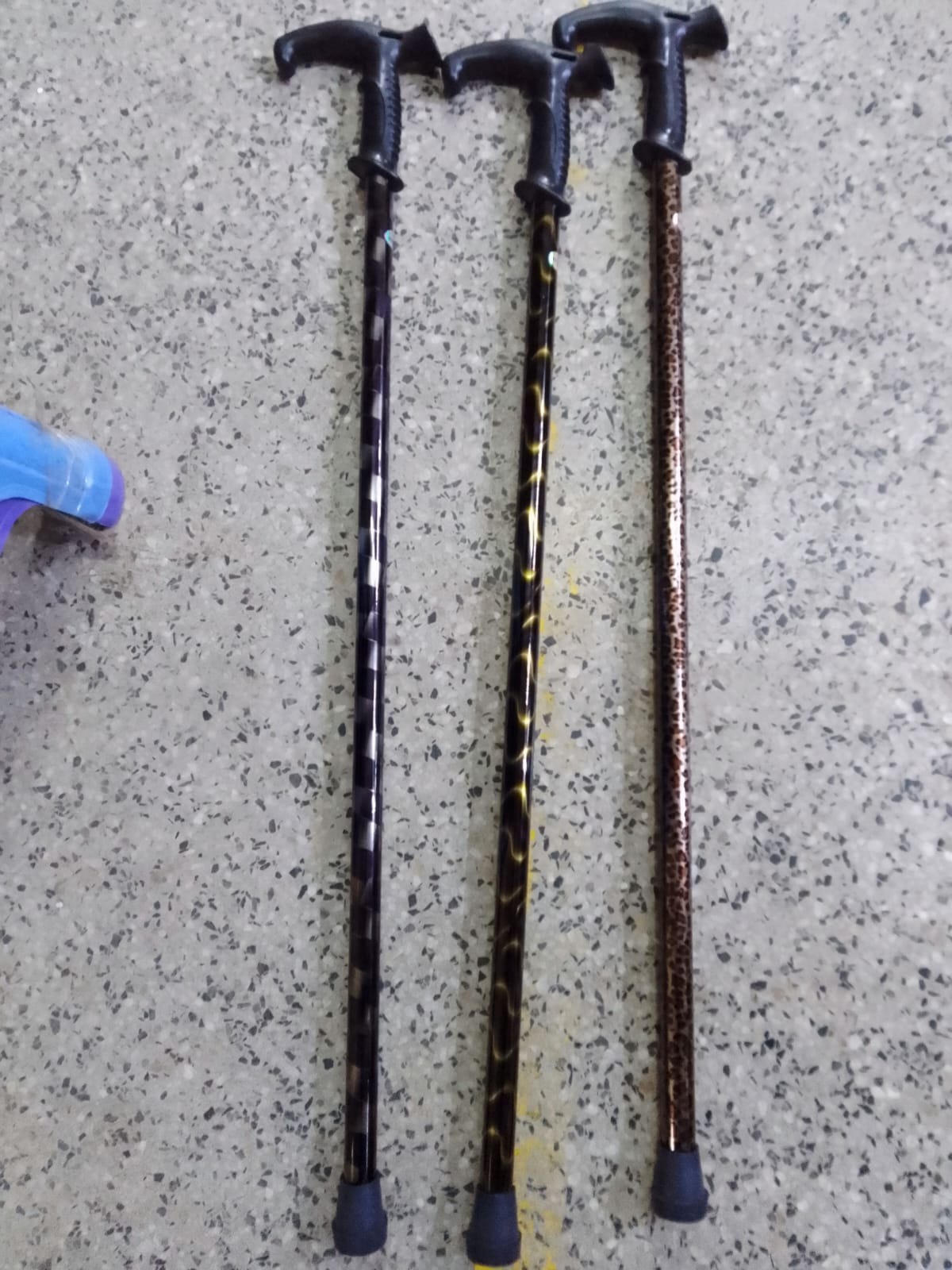 Wooden walking stick 
Very durable and not easy to break. 
Use the wood walking canes with confidence.
Has an anti-skid rubber.