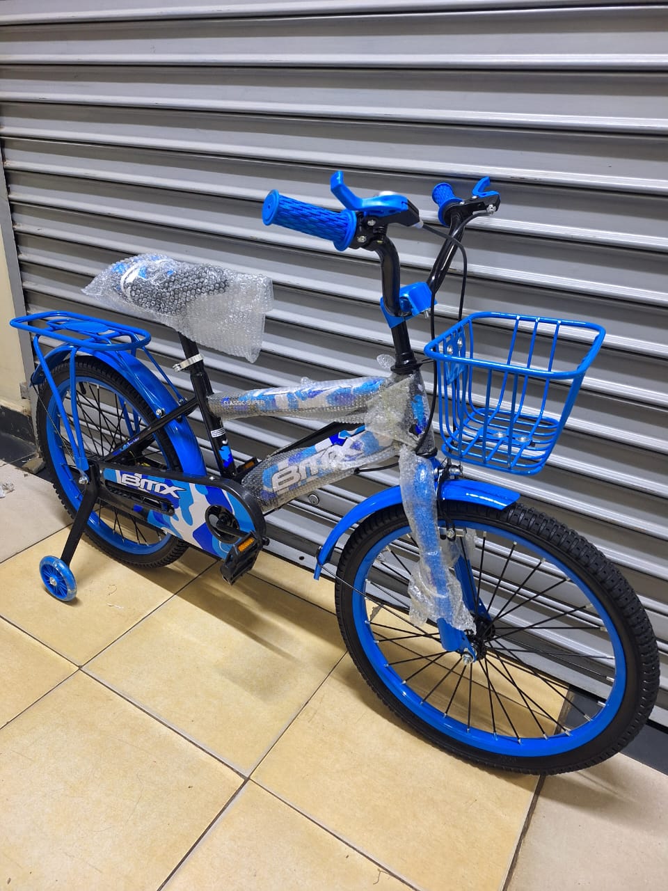 Kids beautiful bicycle size 20 
Durable steel frame for easy maneuverability.