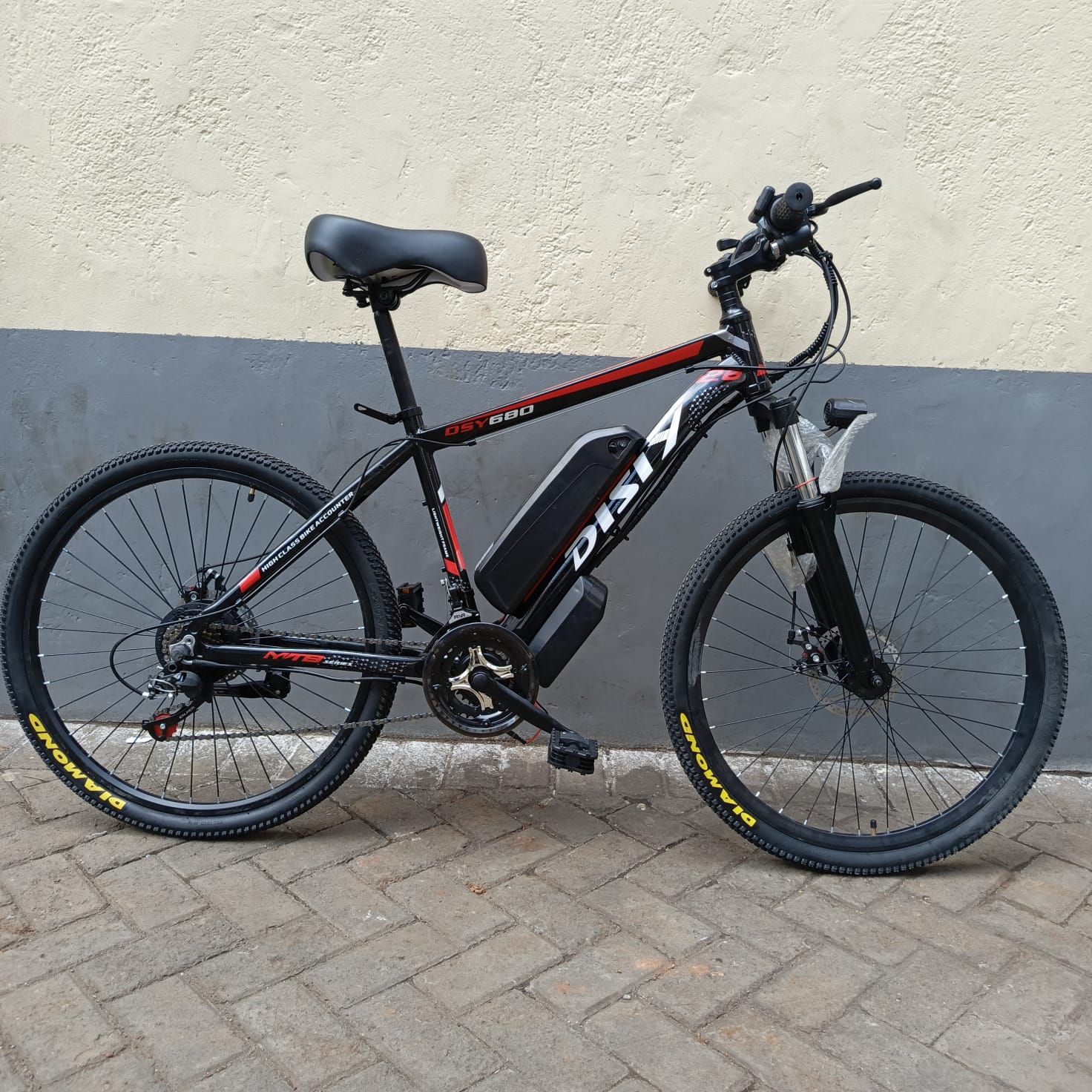 Electric bike size 26 The battery has an anti-theft design with a key and is compliant with modern safety standards