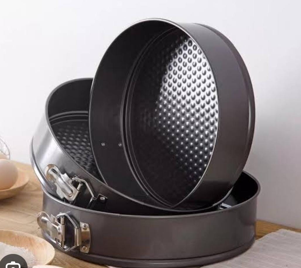 High quality nonstick mixed shape 3pcs cake Mould/baking tins now available Consist of round shape Size 18cm/20cm/22cm