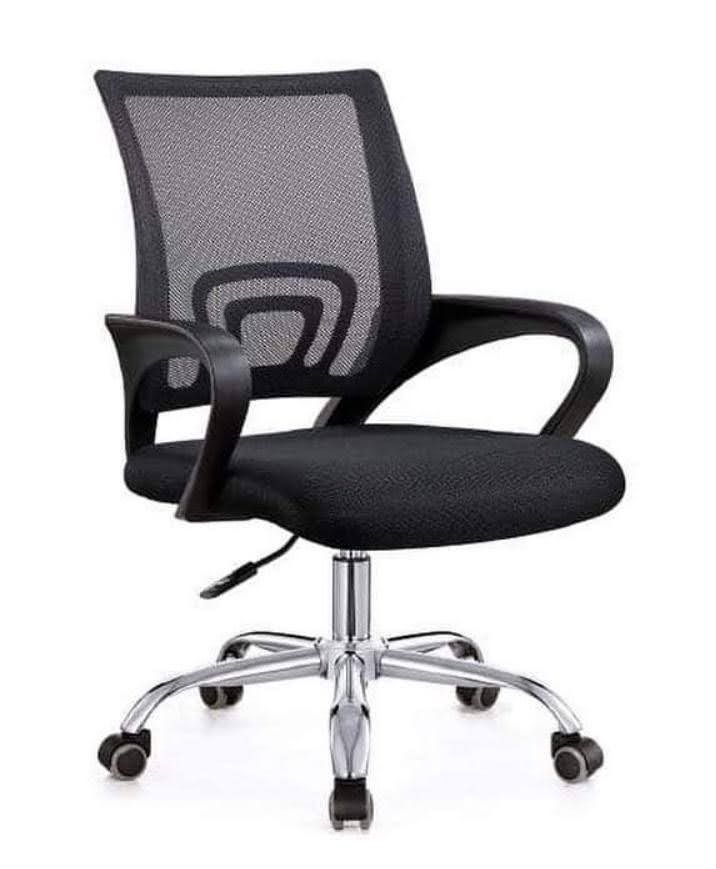 ORTHOPEDIC SECRETARIAL OFFICE MESH CHAIR WITH A HYDRAULIC LIFT SHOCK. THE MESH CHAIR COMES WITH HIGH QUALITY FABRIC AND CUSHION