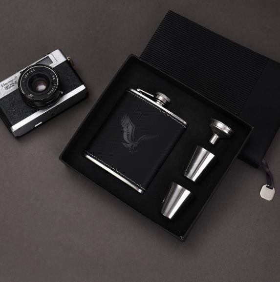 Hip Whisky Flask, Liquor Bottle With 2 Tot Cup/leather-wrapped stainless steel hip flask gift set