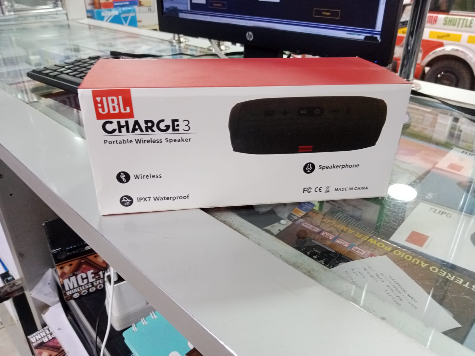 🤩🤩 EXPERIENCE LUXURY FOR LESS 😉Jbl Xtreme 3 - Portable Bluetooth Speaker (Black); Packed with 15 hours of playtime and built-in powerbank let's you party all day long.