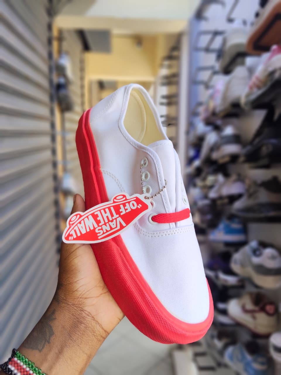 VANS MEN AND LADIEAS RUBBER SHOES