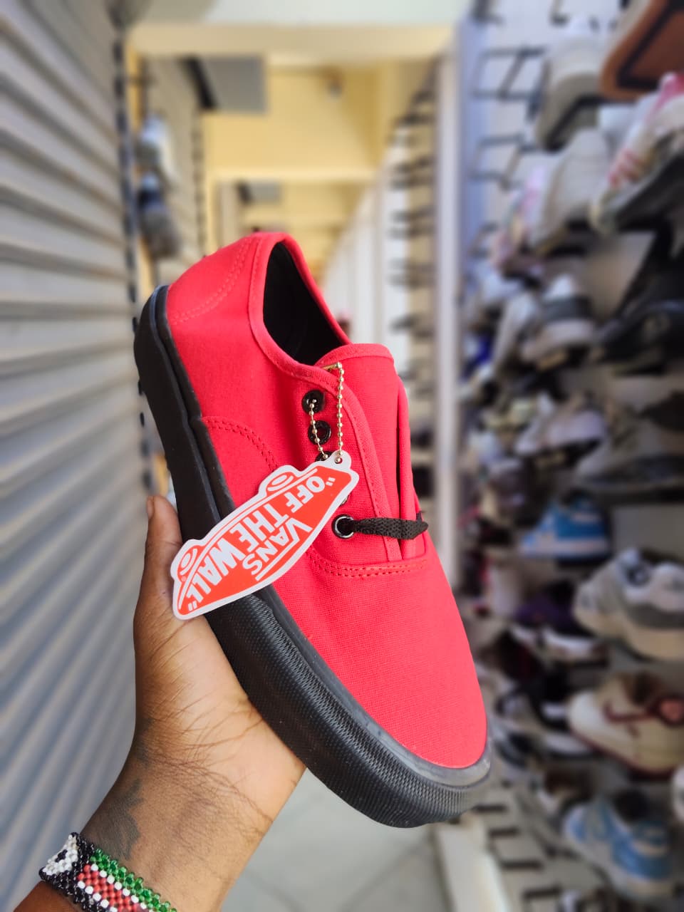 VANS MEN AND LADIEAS RUBBER SHOES
