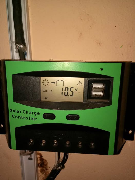 Solar Max 10A Digital Solar Charge Controller – LCD Display | Overcharge & Short Circuit Protection | Efficient Solar Panel Management.