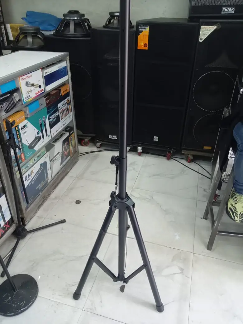 Speaker Stand – Adjustable Heavy-Duty Speaker Stand for Home, Studio, DJ & Events. Designed to provide stable support and optimal sound projection.