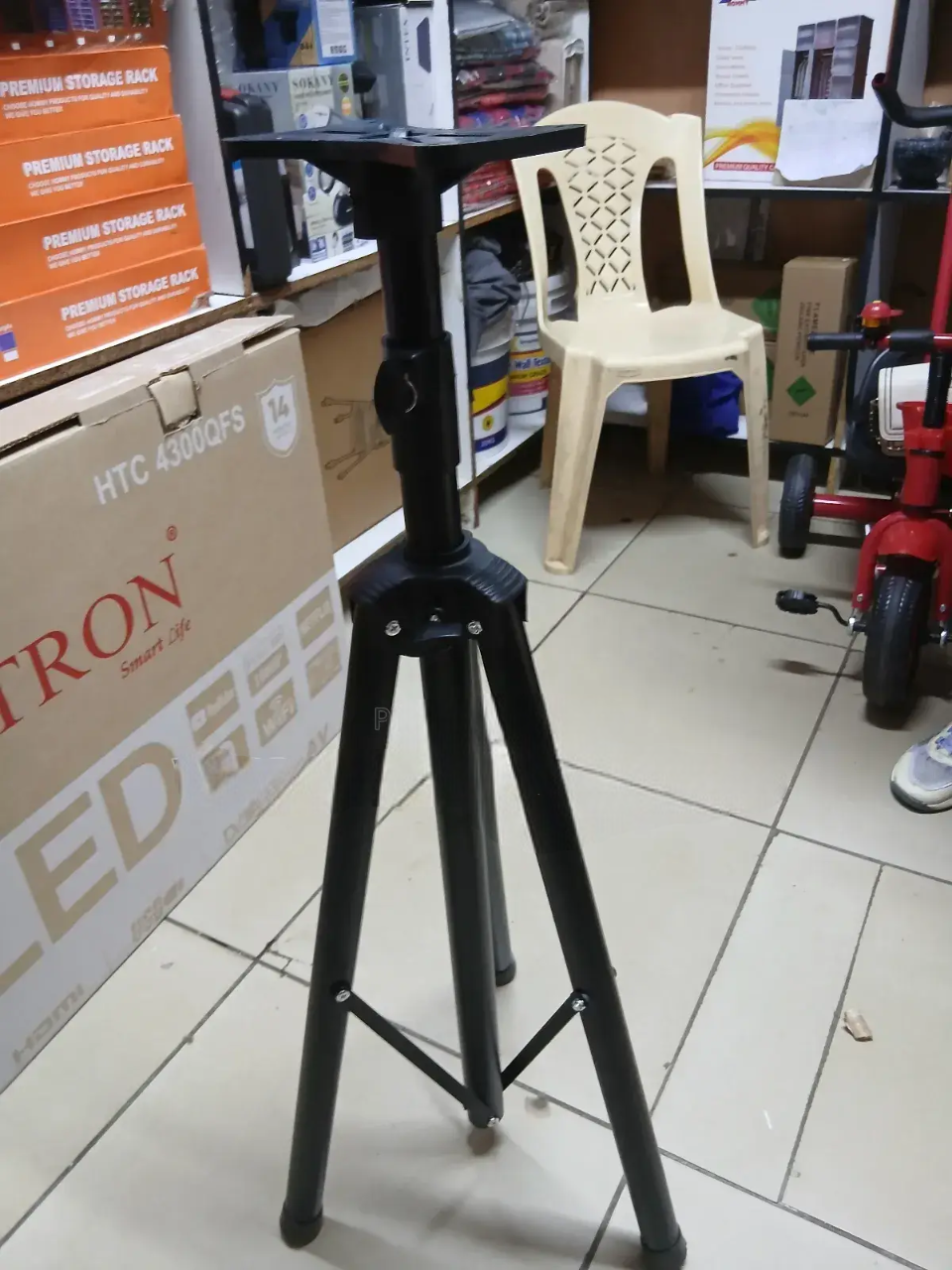 Speaker Stand – Adjustable Heavy-Duty Speaker Stand for Home, Studio, DJ & Events. Designed to provide stable support and optimal sound projection.