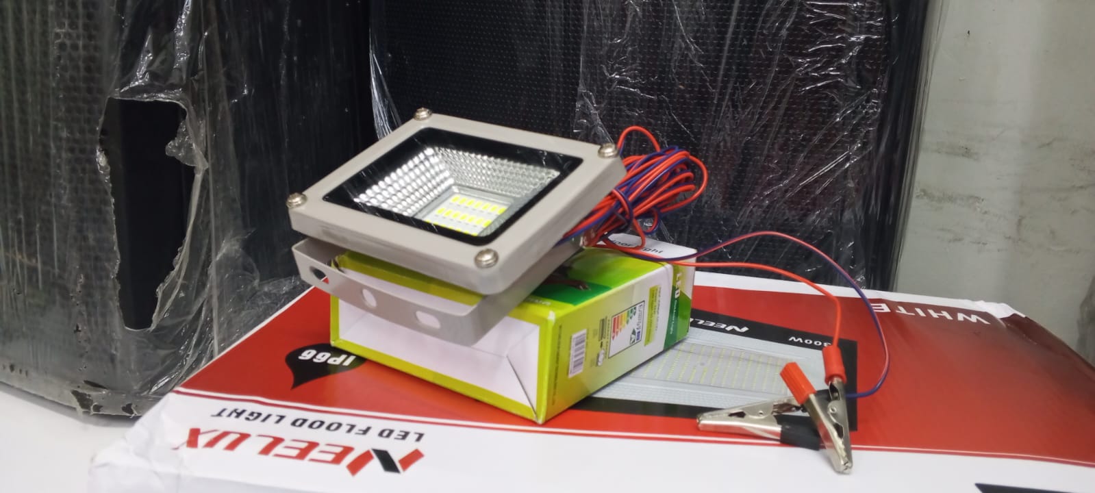 10W DC-12V LED Floodlight – Energy-Efficient Outdoor & Indoor Lighting. Its durable aluminum casing ensures longevity and resistance to environmental wear.