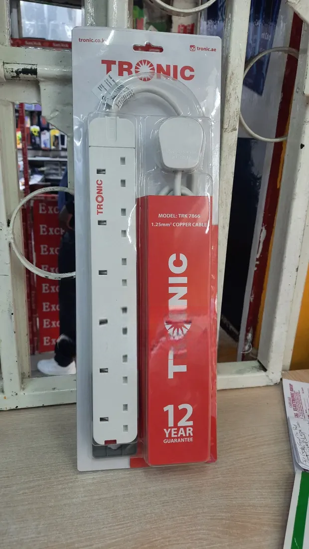 Tronic 6-Way Power Extension Socket – White. Designed for homes, offices, and workshops, this extension provides six universal sockets to connect multiple devices at once.